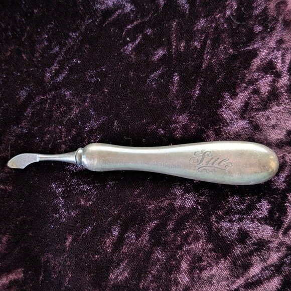 Sterling silver antique nail tool, engraved "Sue" -- hallmarked, lovely patina - Picture 1 of 15